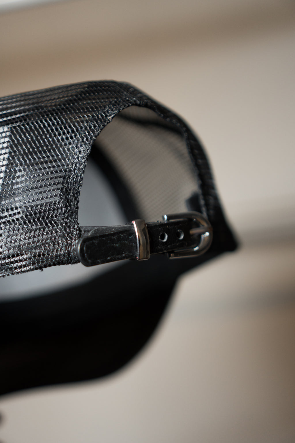 GORRO BLANKO FRONT LEATHER