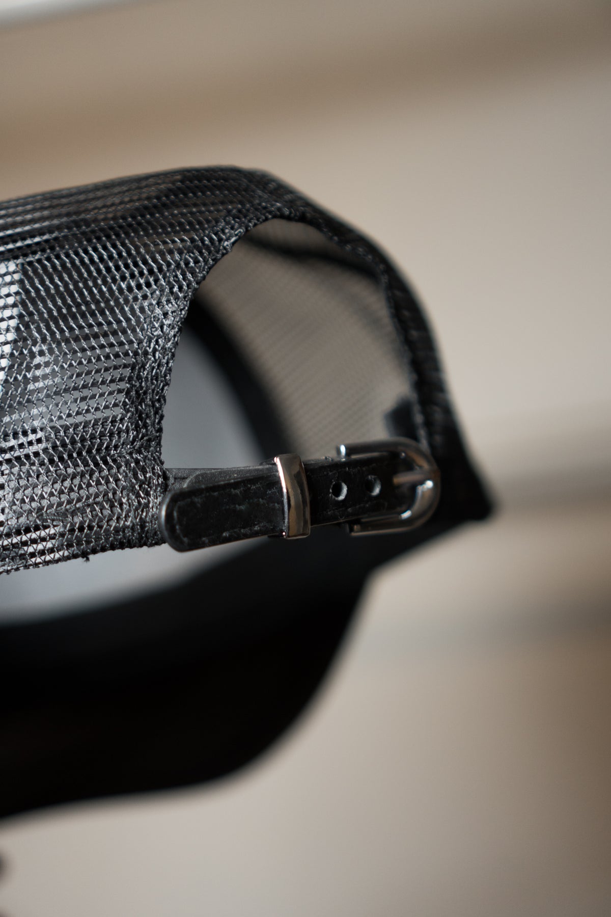 GORRO BLANKO FRONT LEATHER