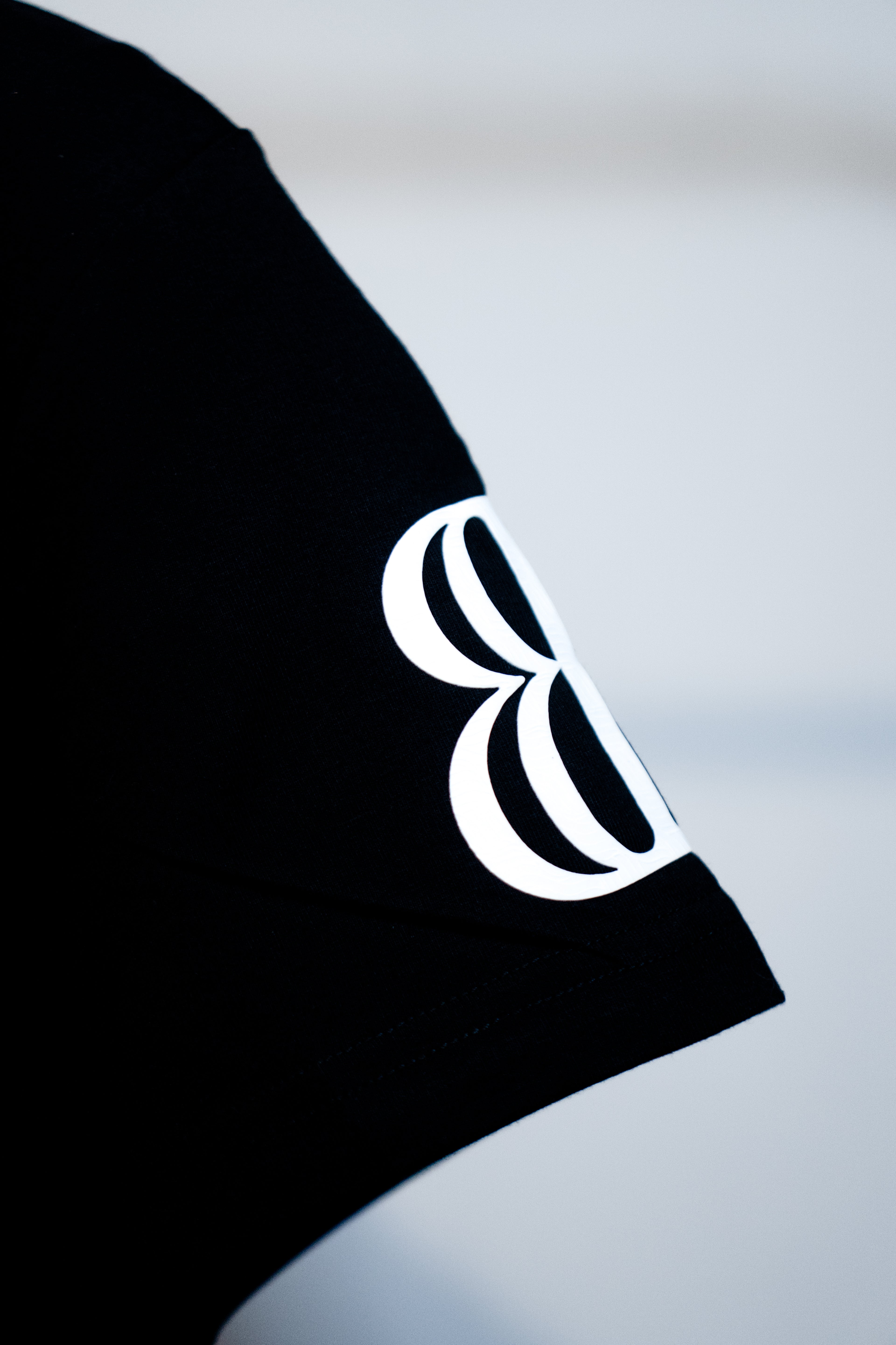 POLERA BLANKO SIDE LOGO.ZIP