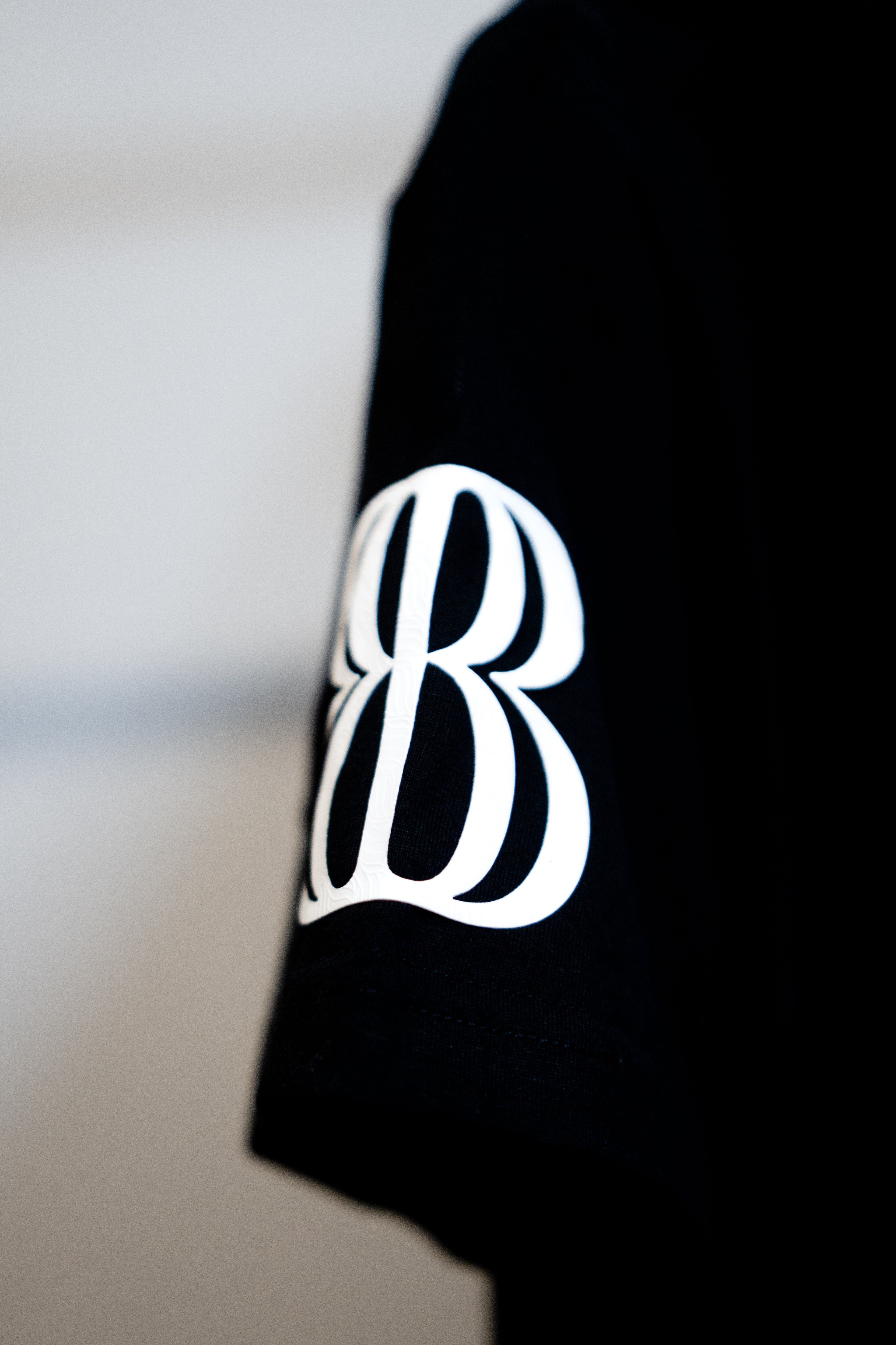 POLERA BLANKO SIDE LOGO.ZIP